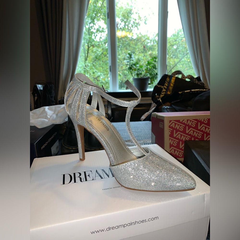 DREAM PAIR SHOES SIZE 8